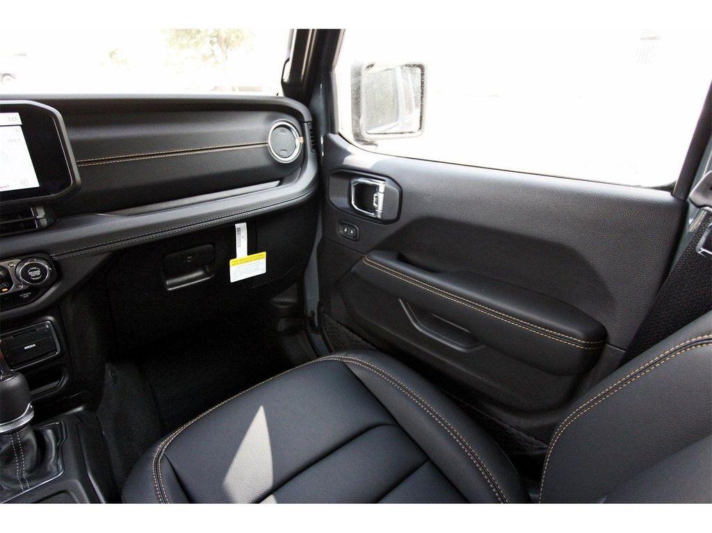 new 2025 Jeep Gladiator car, priced at $39,798