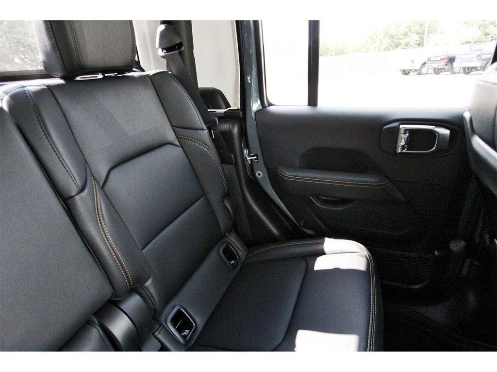 new 2025 Jeep Gladiator car, priced at $39,798