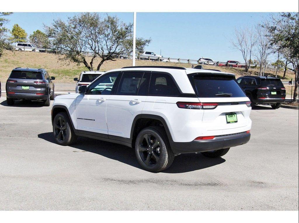 new 2026 Jeep Grand Cherokee car, priced at $39,057