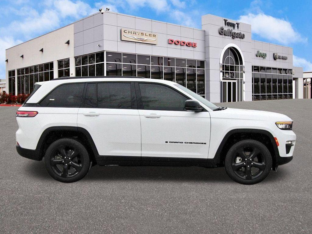 used 2024 Jeep Grand Cherokee car, priced at $34,995