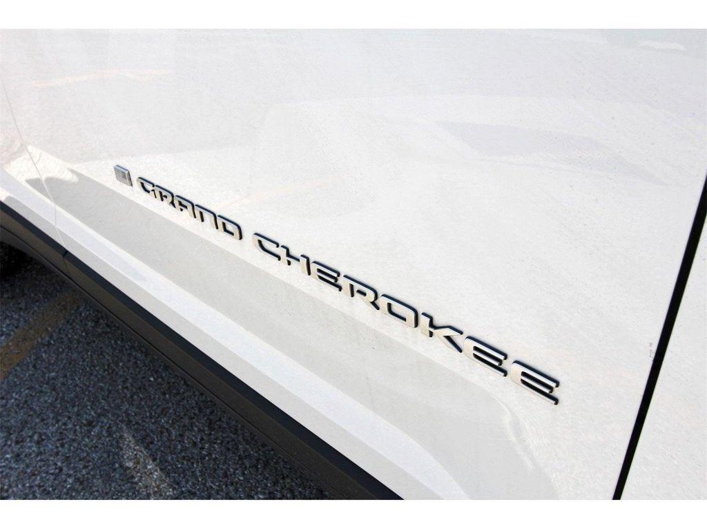 new 2025 Jeep Grand Cherokee car, priced at $35,295