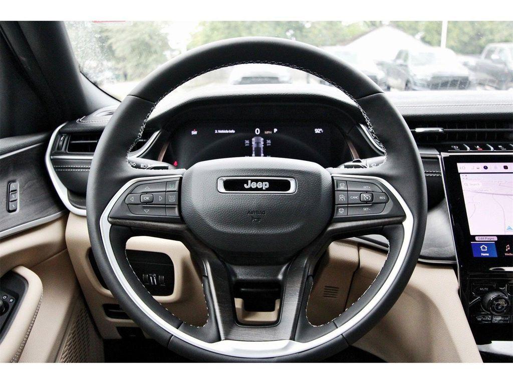 new 2025 Jeep Grand Cherokee car, priced at $40,276