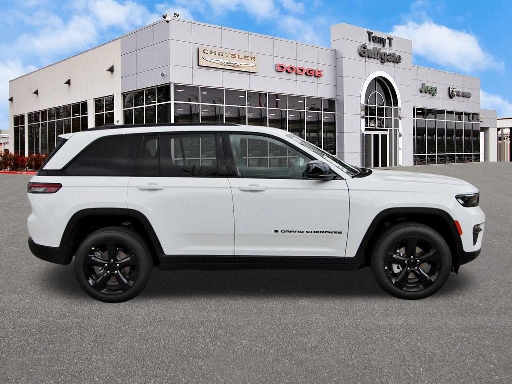 new 2025 Jeep Grand Cherokee car, priced at $40,276