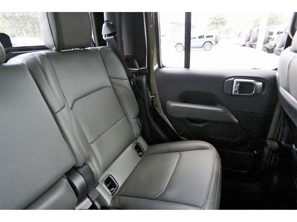 new 2025 Jeep Gladiator car, priced at $51,497