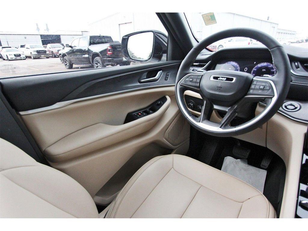 new 2024 Jeep Grand Cherokee car, priced at $41,696