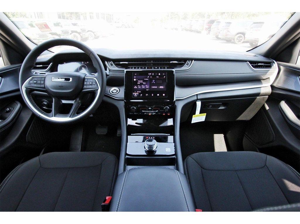 new 2025 Jeep Grand Cherokee car, priced at $33,738