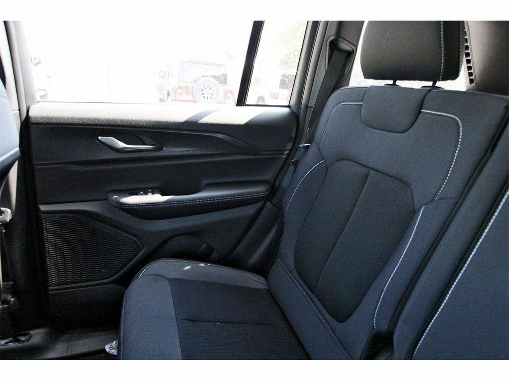 new 2025 Jeep Grand Cherokee car, priced at $33,738