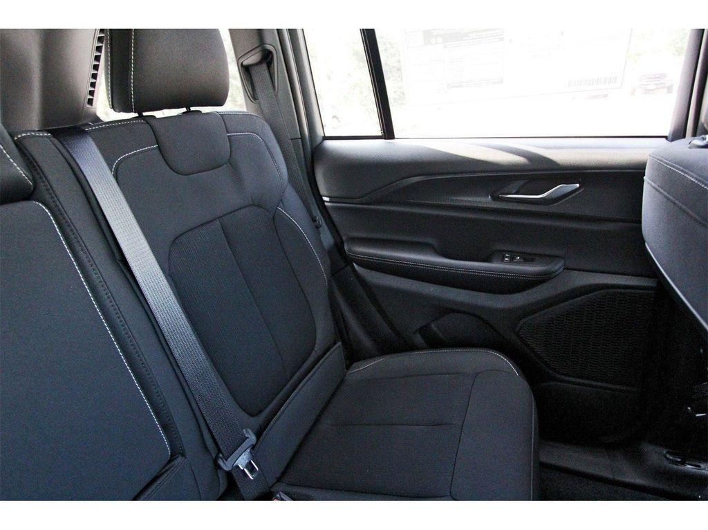 new 2025 Jeep Grand Cherokee car, priced at $33,738