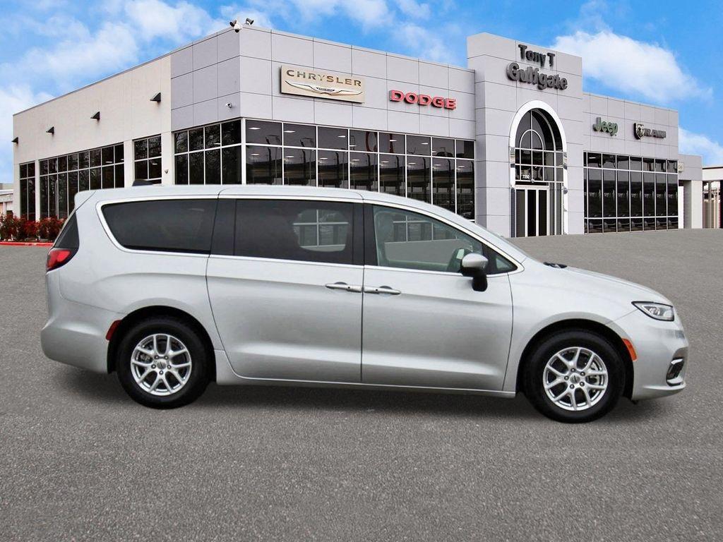 used 2023 Chrysler Pacifica car, priced at $24,995
