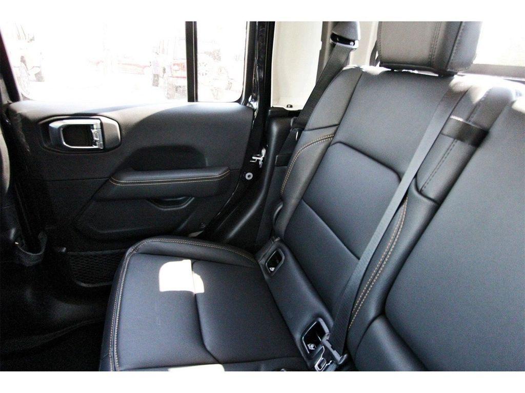 new 2025 Jeep Gladiator car, priced at $40,495