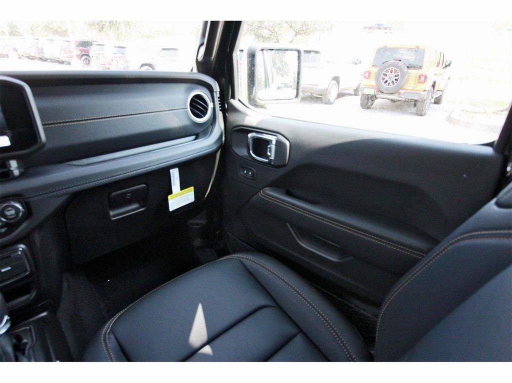 new 2025 Jeep Gladiator car, priced at $40,495