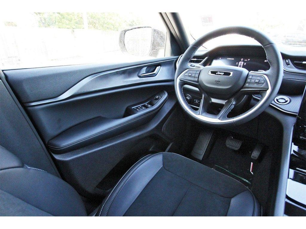 new 2025 Jeep Grand Cherokee car, priced at $39,796