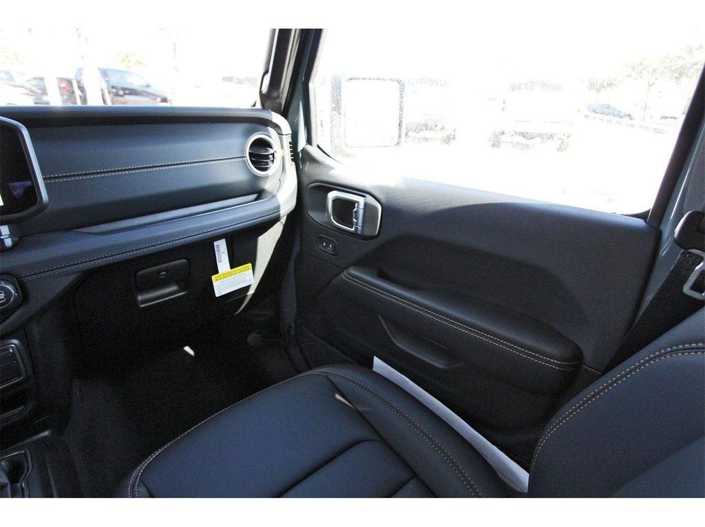 new 2026 Jeep Gladiator car, priced at $45,395