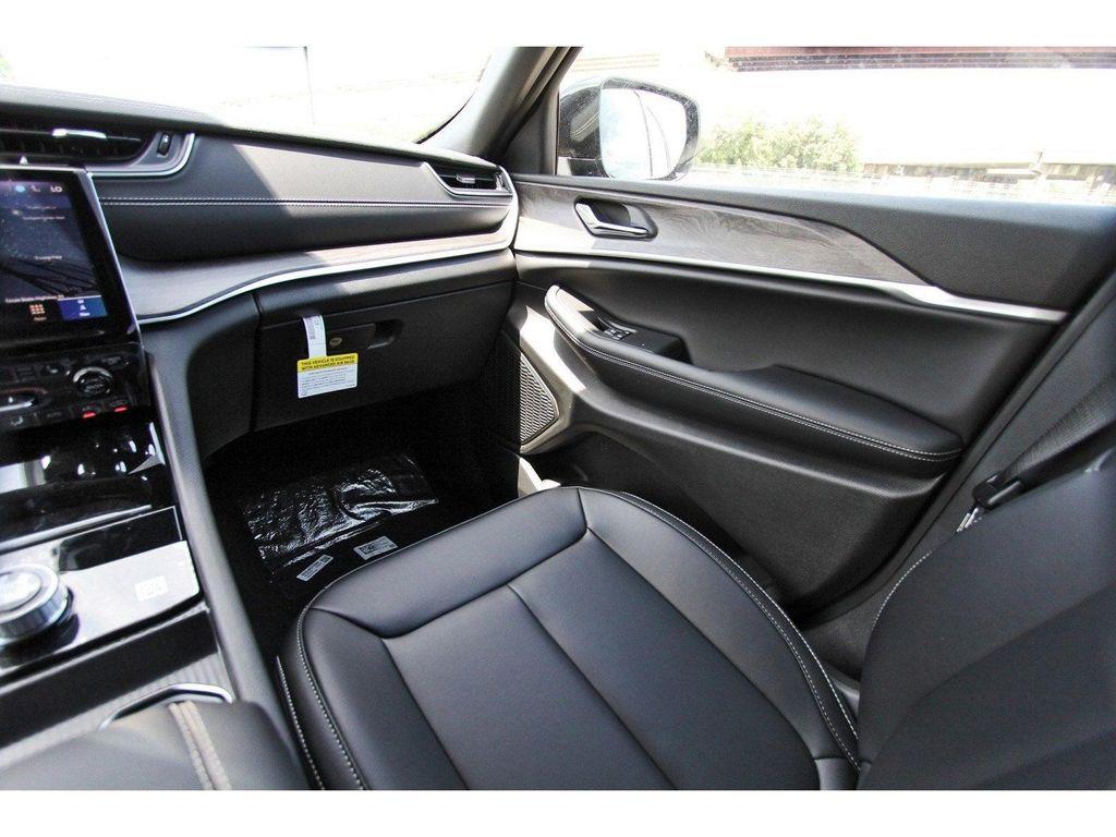 new 2024 Jeep Grand Cherokee car, priced at $40,995