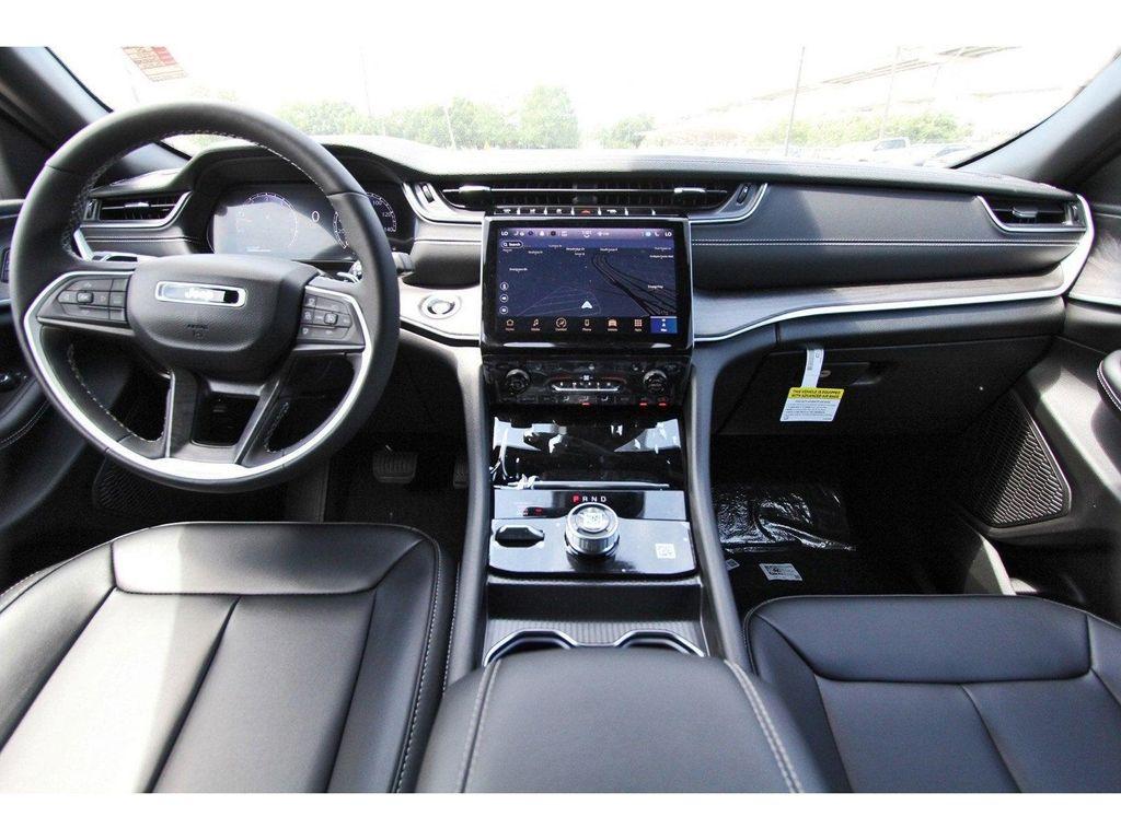 new 2024 Jeep Grand Cherokee car, priced at $40,995