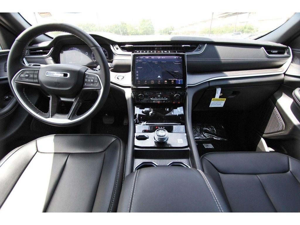 new 2024 Jeep Grand Cherokee car, priced at $40,995