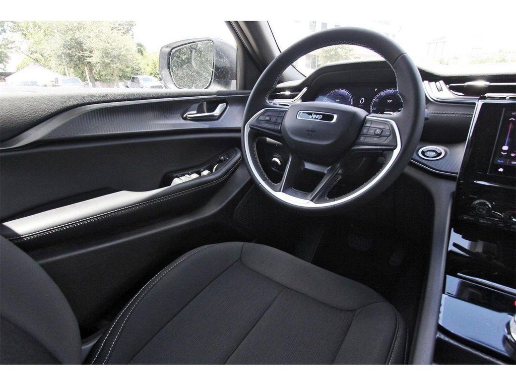 new 2025 Jeep Grand Cherokee car