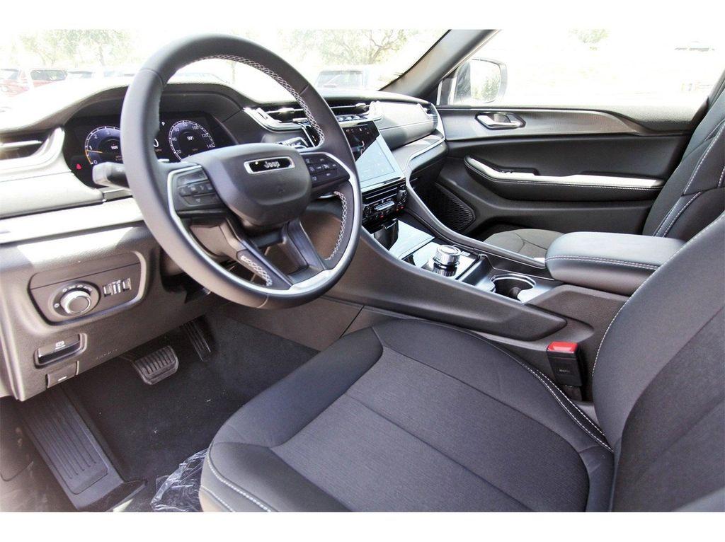 new 2025 Jeep Grand Cherokee car