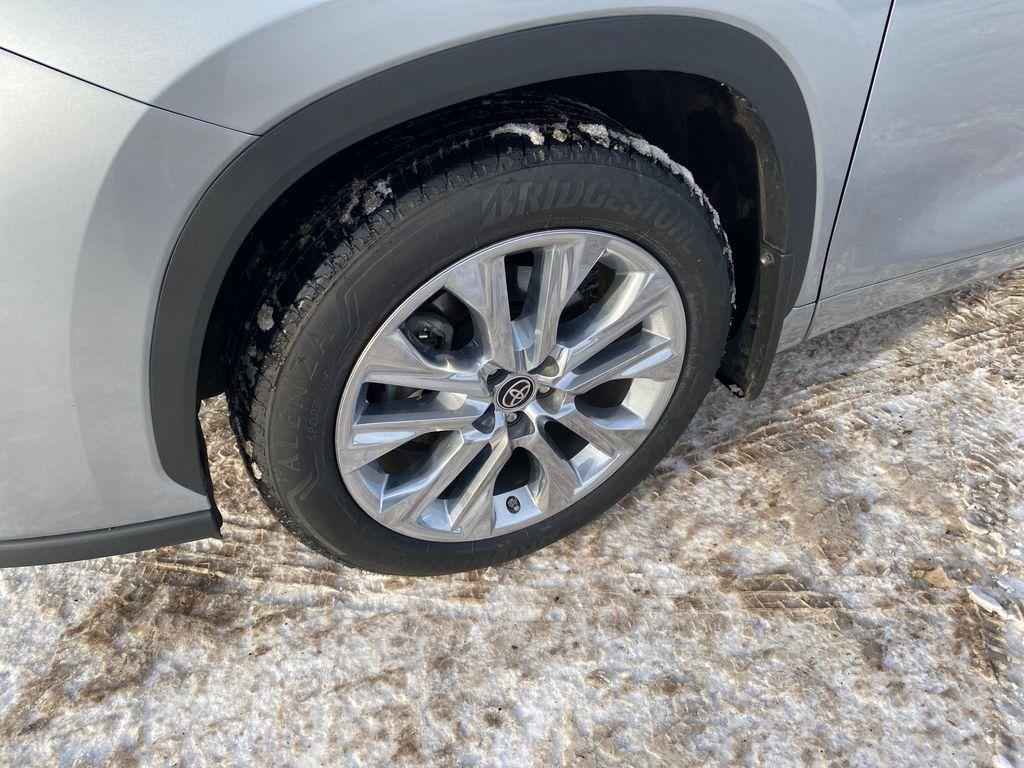 used 2023 Toyota Highlander car, priced at $41,988