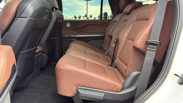 new 2025 Lincoln Navigator car