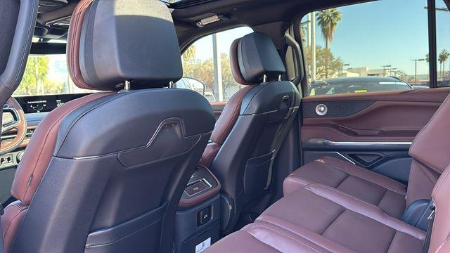 new 2025 Lincoln Navigator car