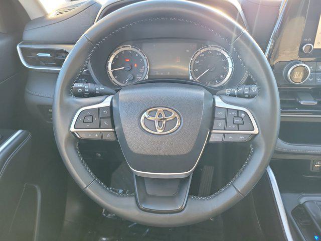 used 2023 Toyota Highlander car, priced at $35,984