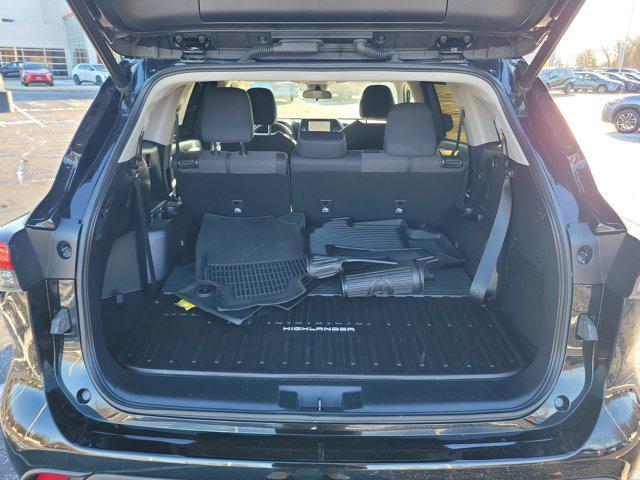 used 2023 Toyota Highlander car, priced at $35,984