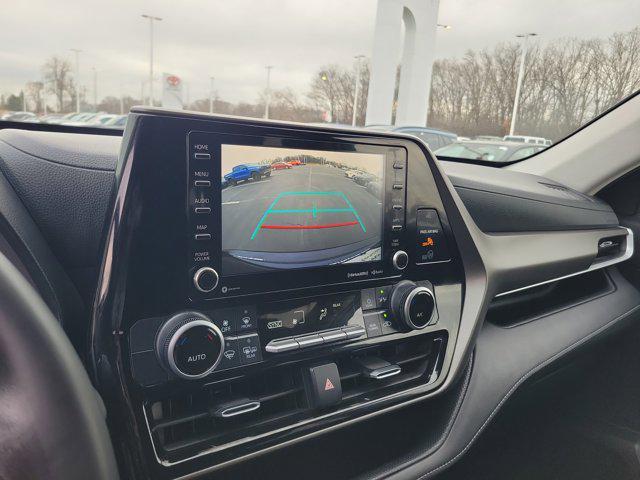 used 2020 Toyota Highlander car, priced at $25,988