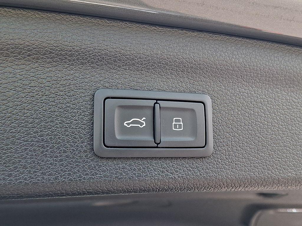 Audi Q3 view 31