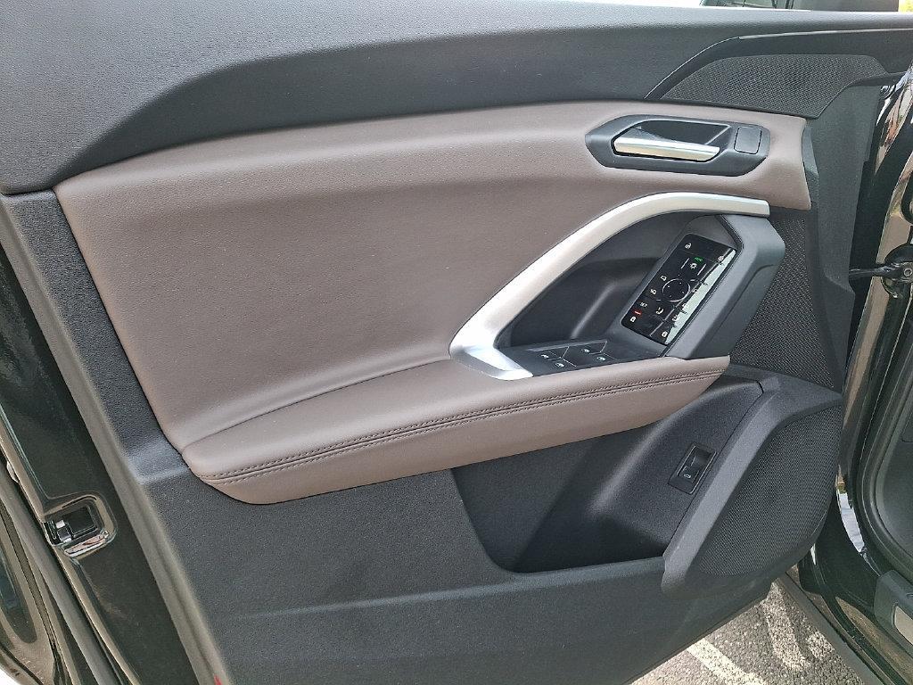 Audi Q5 view 14