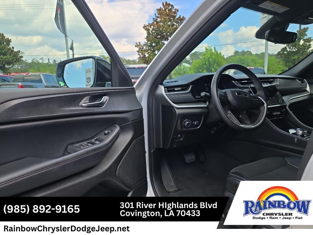 used 2024 Jeep Grand Cherokee car, priced at $26,895