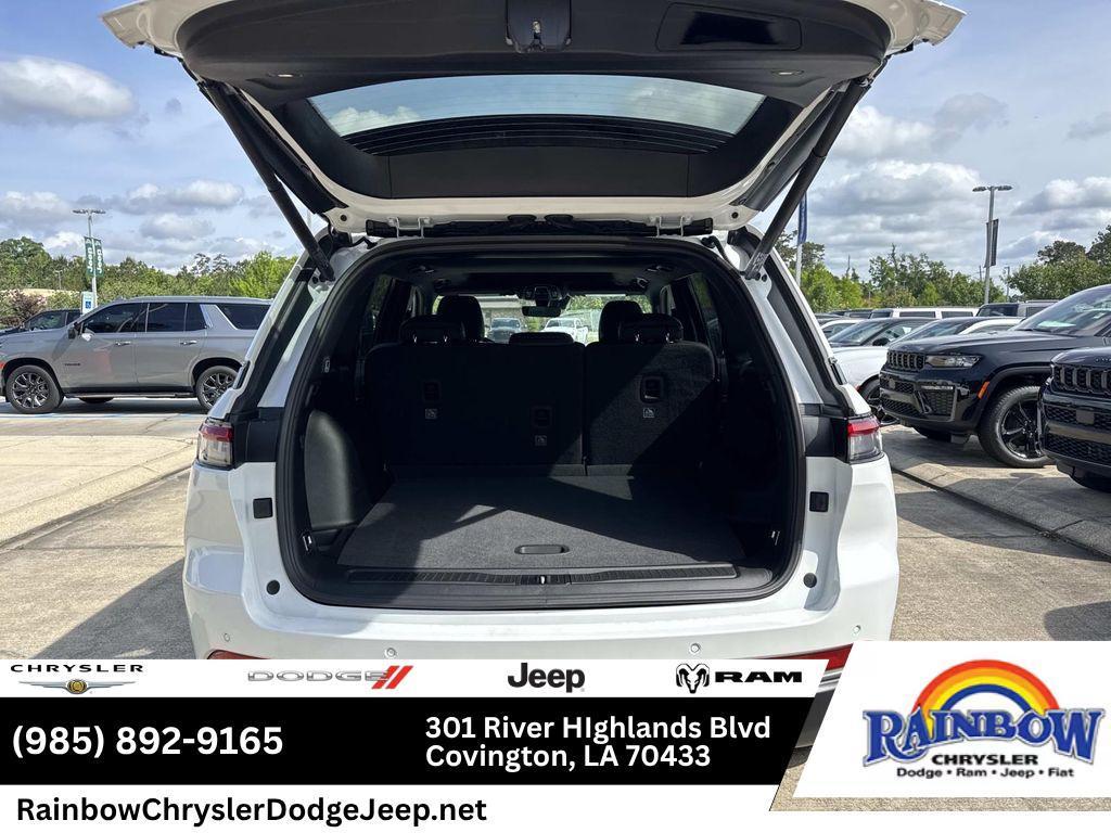 new 2026 Jeep Grand Cherokee car, priced at $43,204
