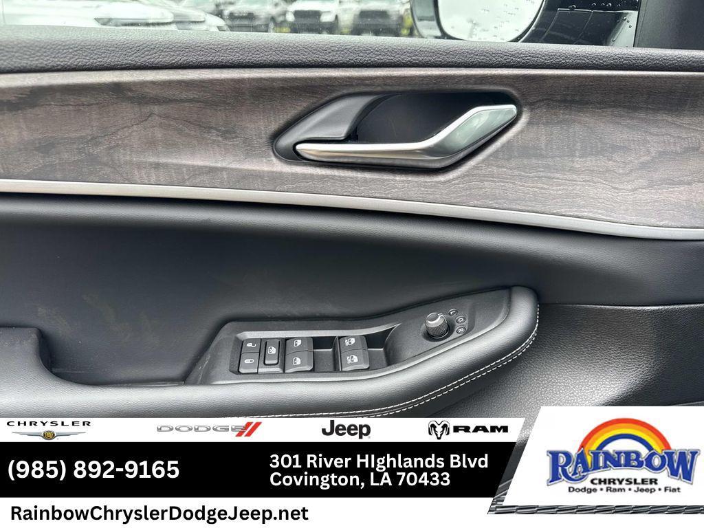 new 2026 Jeep Grand Cherokee car, priced at $43,299