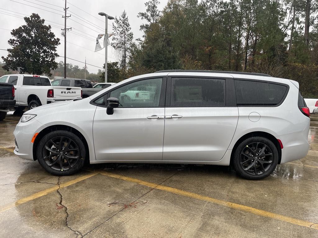 new 2026 Chrysler Pacifica car, priced at $45,005