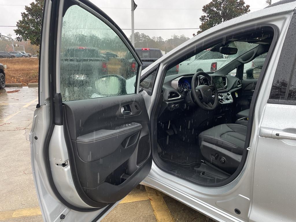 new 2026 Chrysler Pacifica car, priced at $45,005