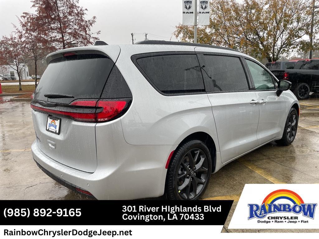 new 2026 Chrysler Pacifica car, priced at $43,305