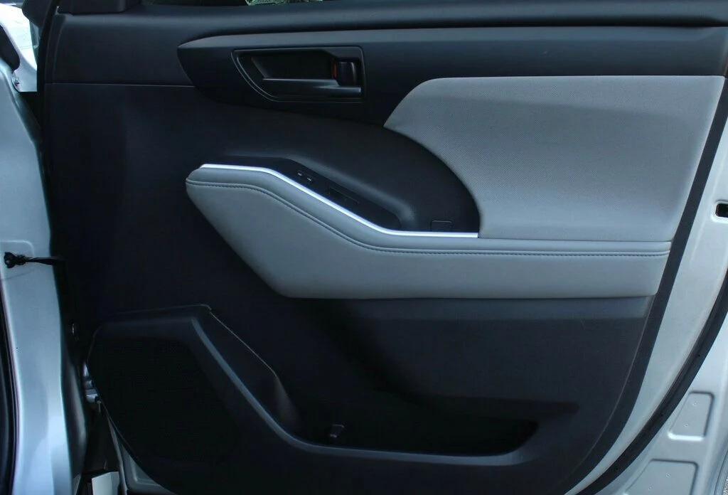 used 2020 Toyota Highlander car, priced at $27,970