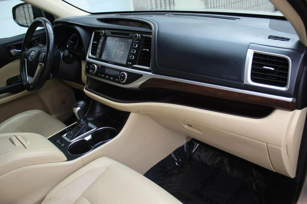 used 2015 Toyota Highlander car, priced at $20,690