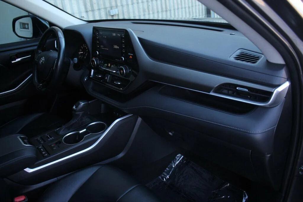 used 2021 Toyota Highlander car, priced at $26,997