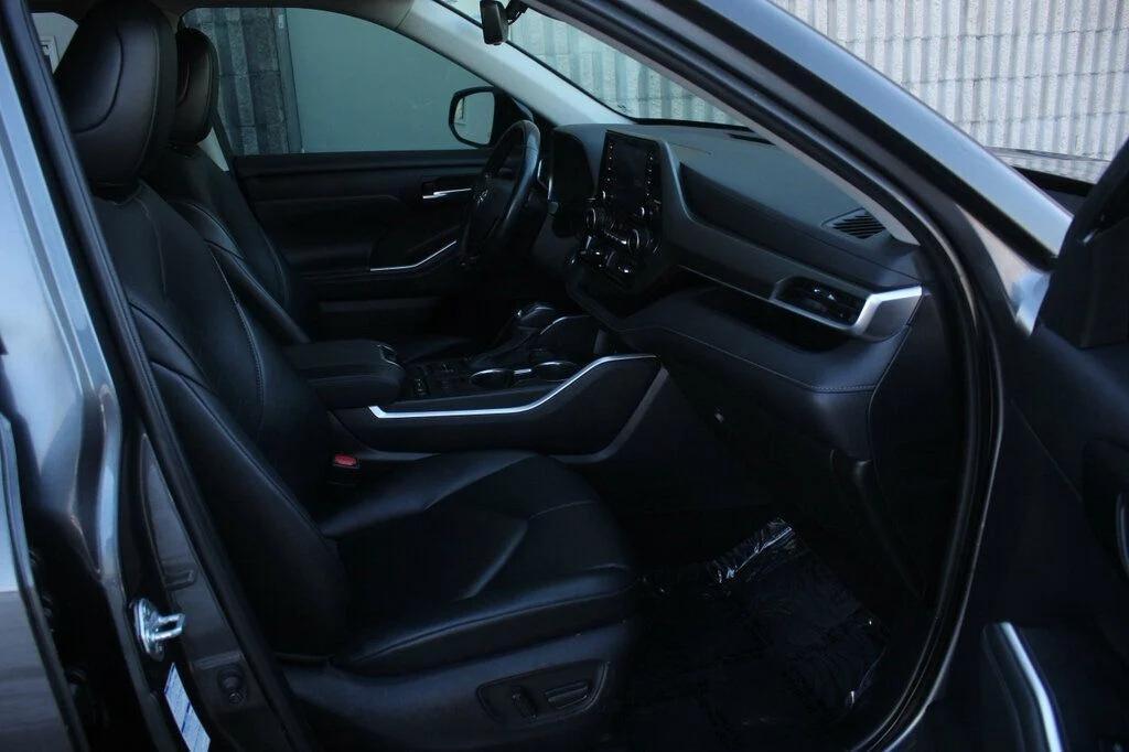 used 2021 Toyota Highlander car, priced at $26,997
