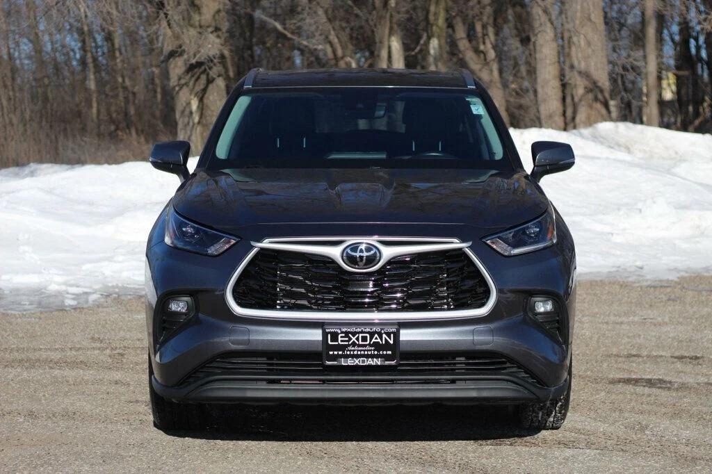 used 2021 Toyota Highlander car, priced at $26,997