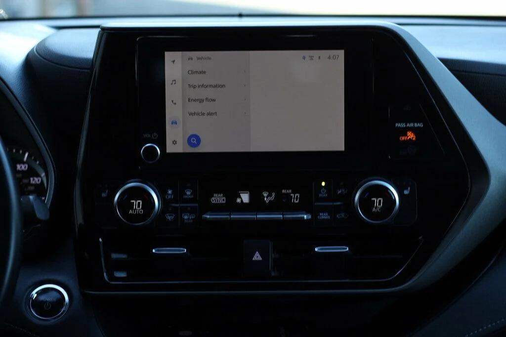 used 2023 Toyota Highlander Hybrid car, priced at $32,988