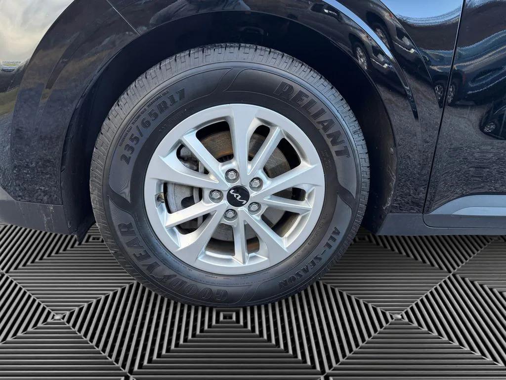 used 2023 Kia Carnival car, priced at $27,991