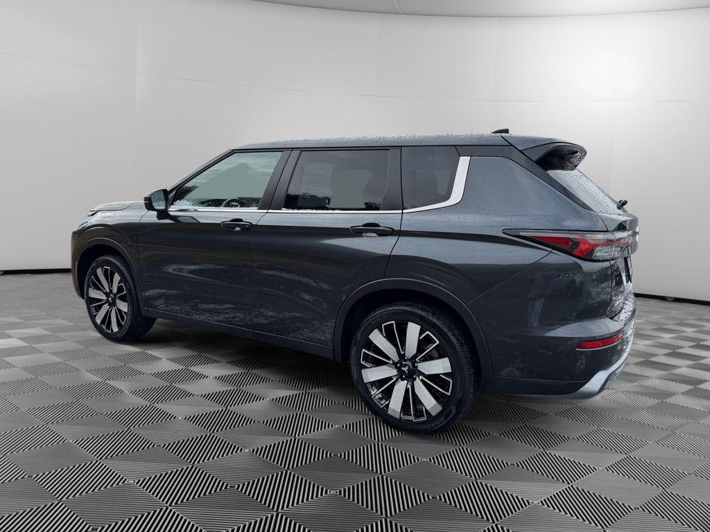 used 2025 Mitsubishi Outlander car, priced at $27,853