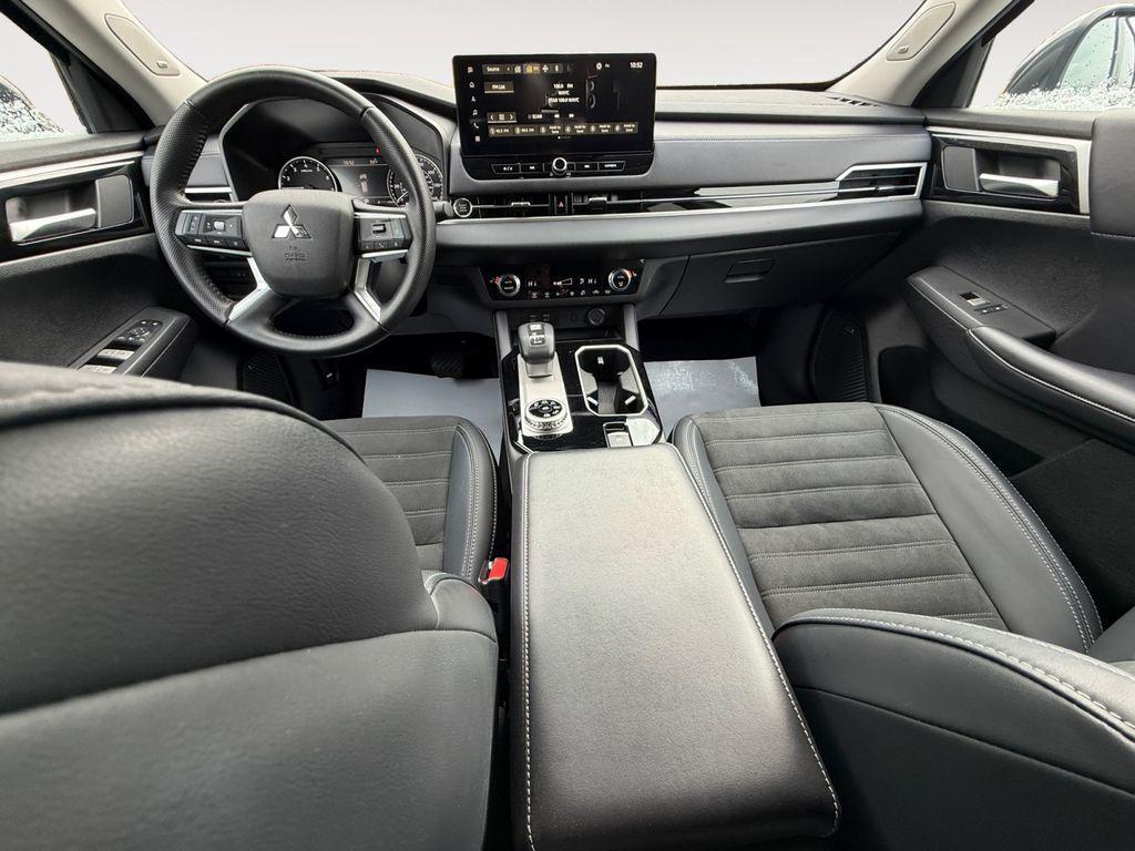 used 2025 Mitsubishi Outlander car, priced at $27,853