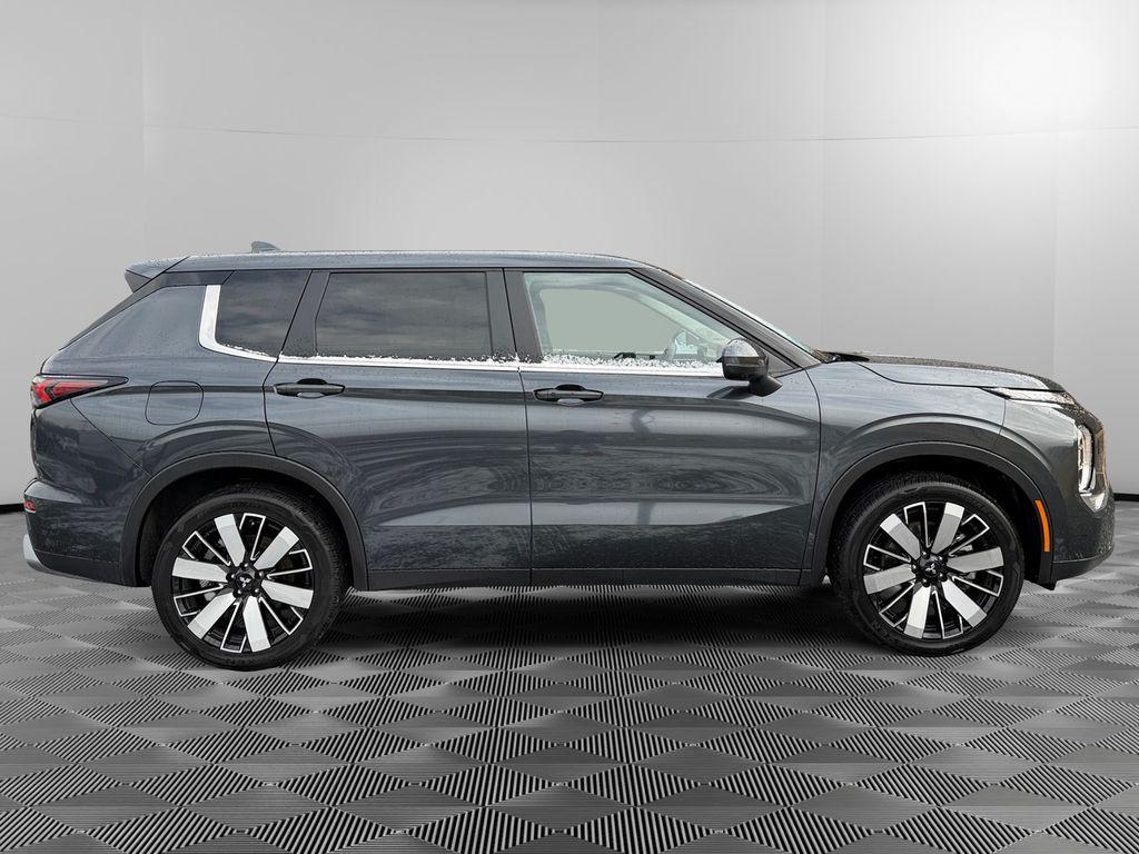 used 2025 Mitsubishi Outlander car, priced at $27,853
