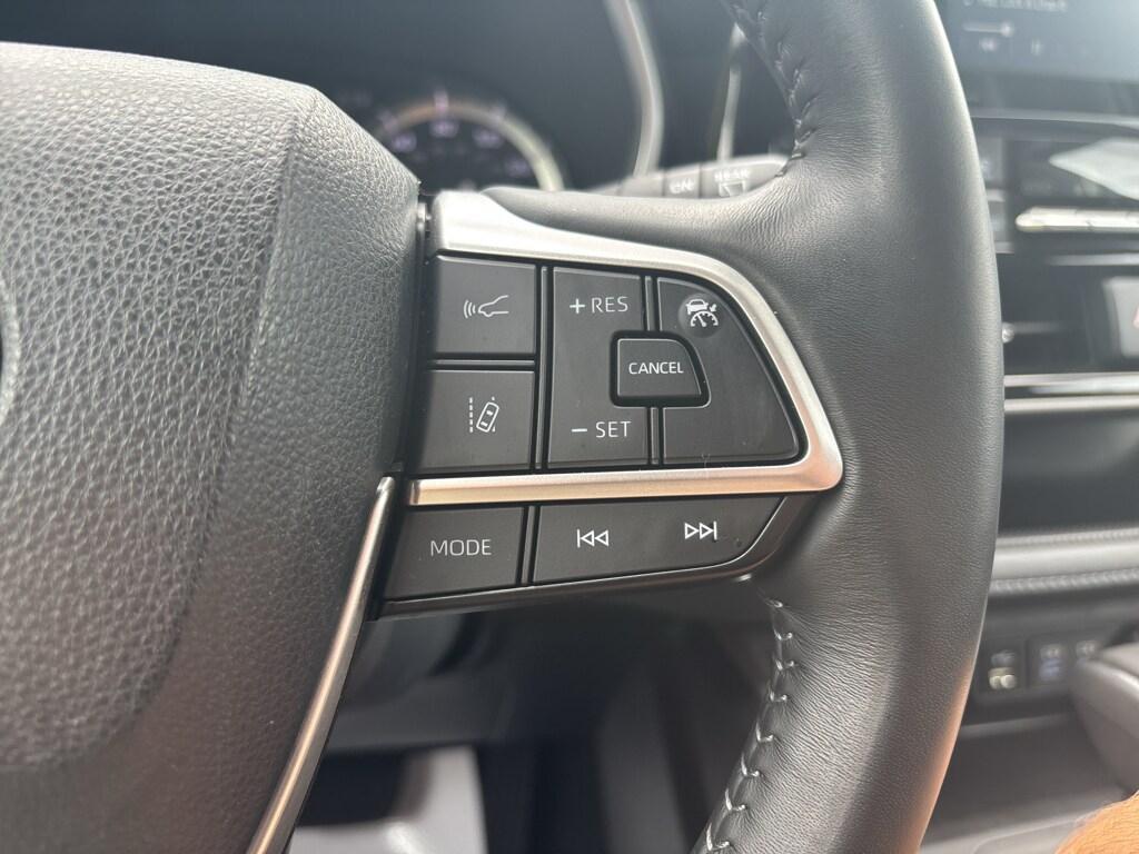 used 2022 Toyota Highlander car, priced at $36,290
