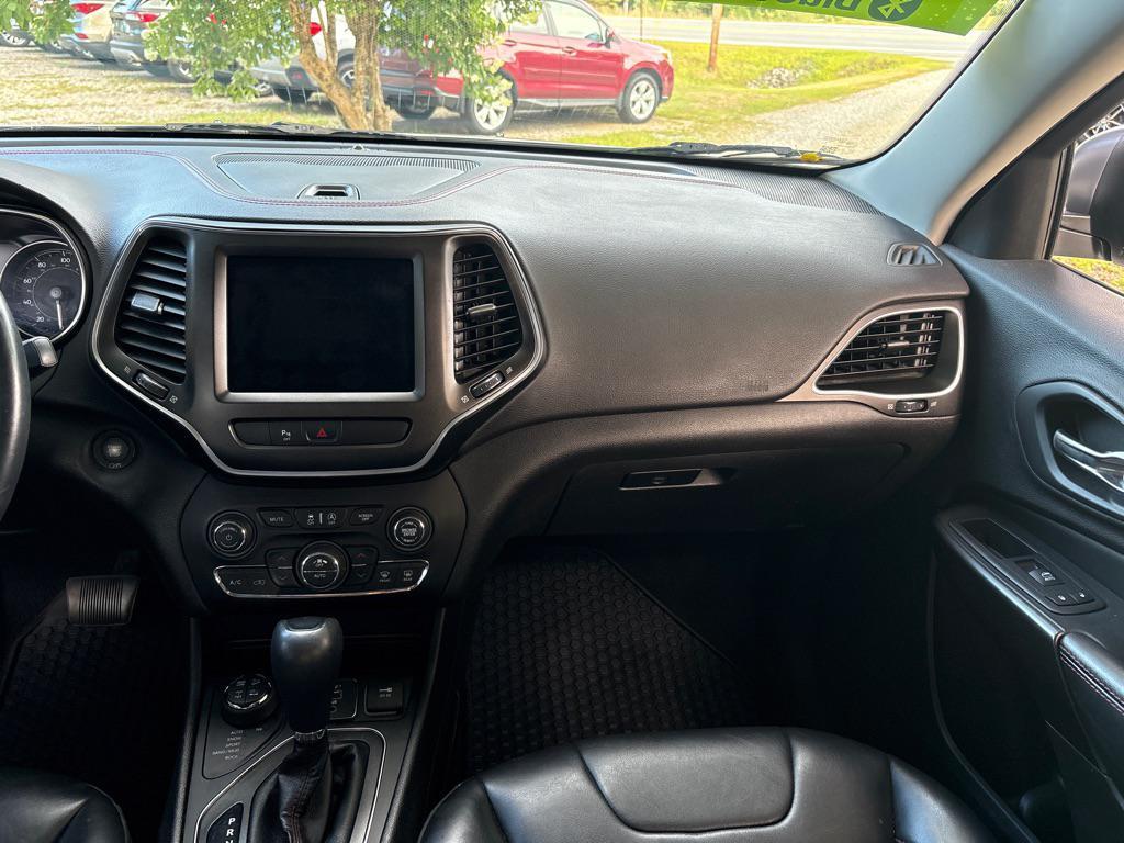 used 2019 Jeep Cherokee car, priced at $17,475