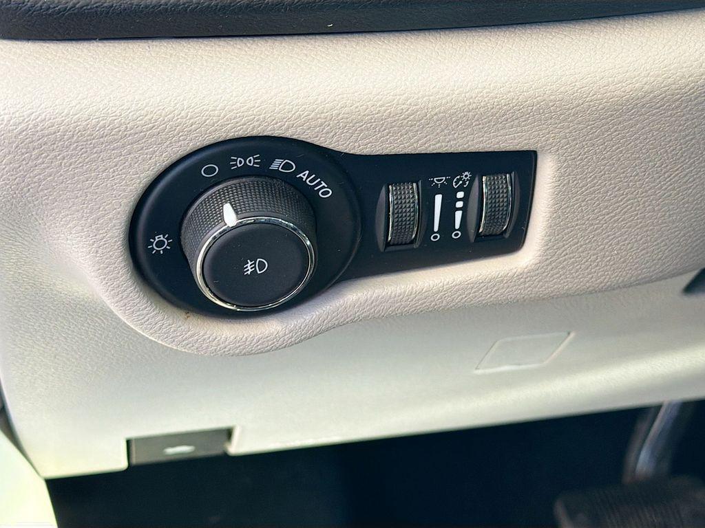 used 2023 Chrysler Pacifica car, priced at $23,995