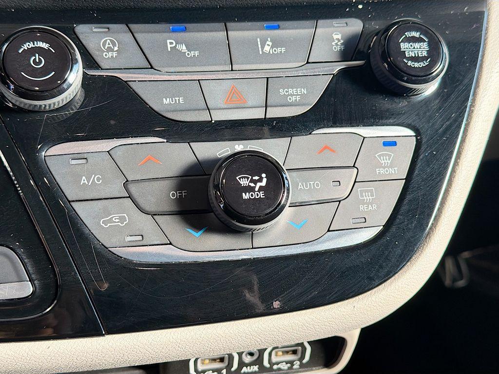 used 2023 Chrysler Pacifica car, priced at $23,995